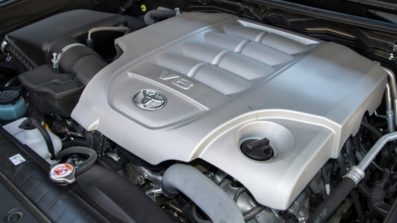 It’s no illusion– the airbox is the size of a dang watermelon.